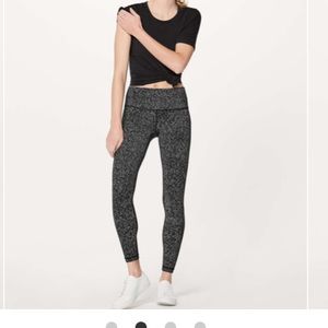 Lululemon Wunder Under Hi-Rise Tight. Size 6. Colour: Soundwave White Black